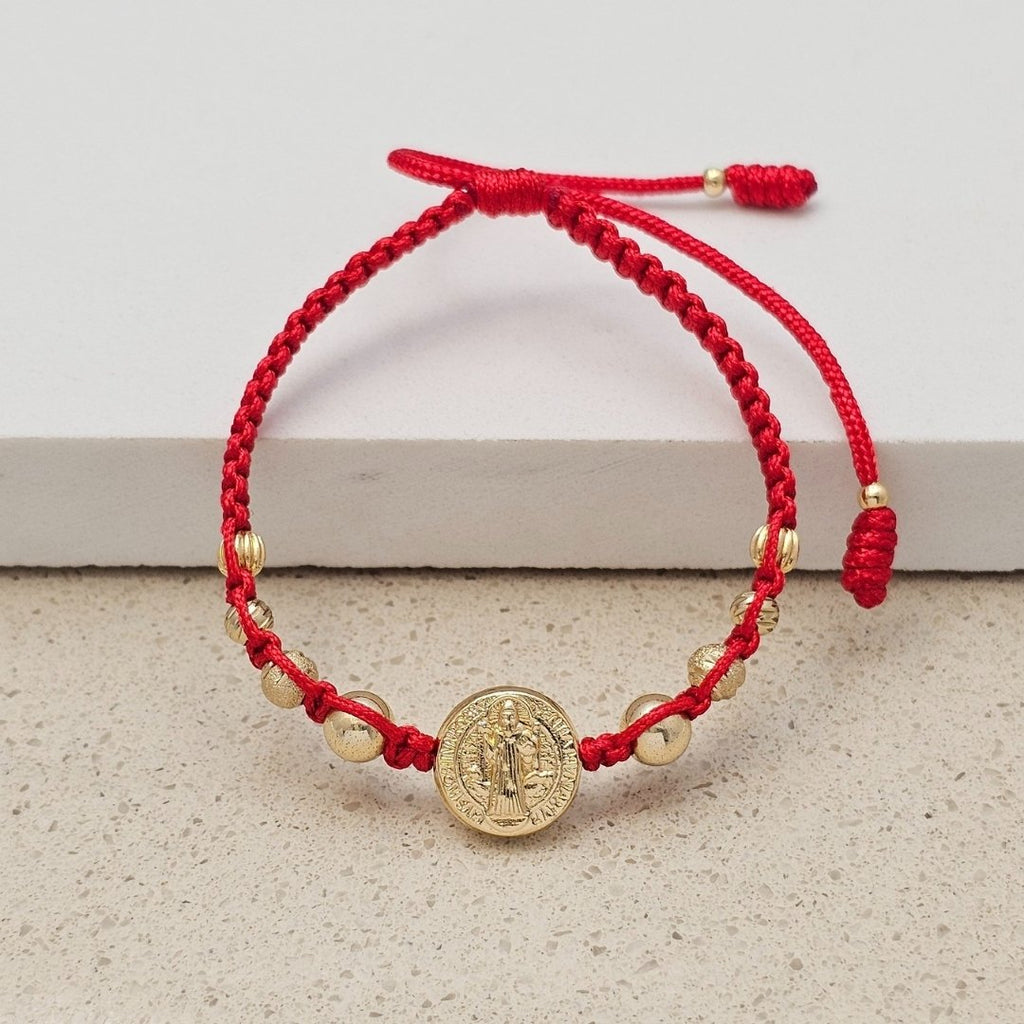 Pulsera San Benito Abrazado en oro laminado